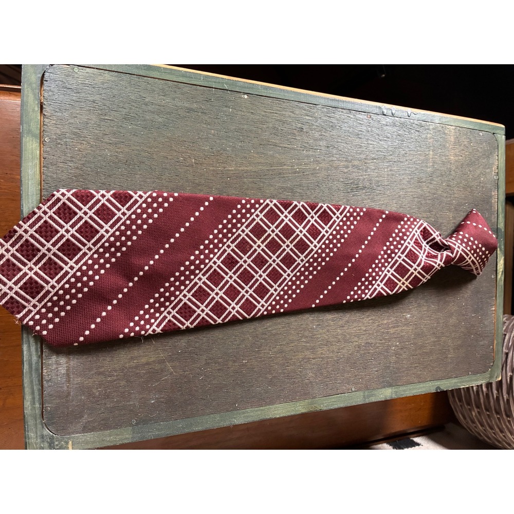 Towncraft Necktie Mens OS Burgundy Excellent Vintage Geometric Snapper Clip-On